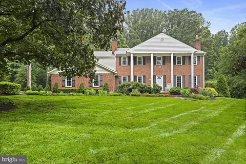 11904 Paradise Ln, Herndon, VA 20171