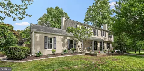 8801 Fircrest Pl, Alexandria, VA 22308