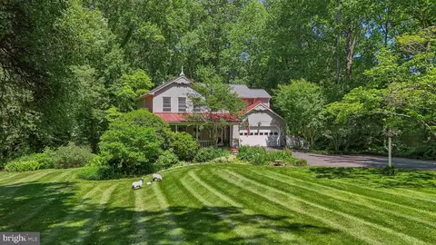 6813 Jeremiah Ct, Fairfax Station, VA 22039