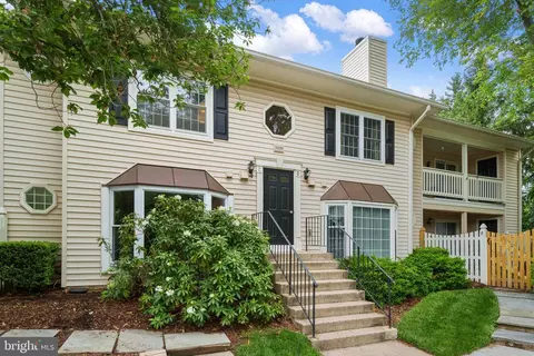 10192 A Ashbrooke Ct #113, Oakton, VA 22124