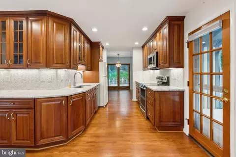 6416 Brentford Dr, Springfield, VA 22152 photo 5