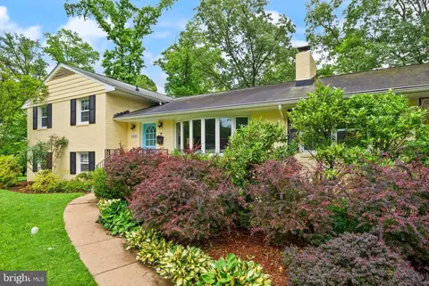 4321 Neptune Dr, Alexandria, VA 22309