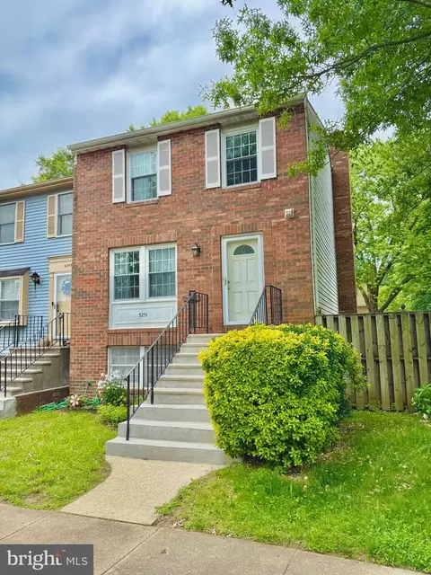 5251 Saint Genevieve Pl, Alexandria, VA 22315