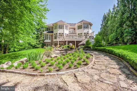 Exterior - 7845 Montvale Way, Mclean, VA 22102 photo 9 of 11