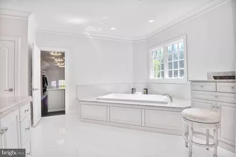 Bath - 7845 Montvale Way, Mclean, VA 22102 photo 5 of 10