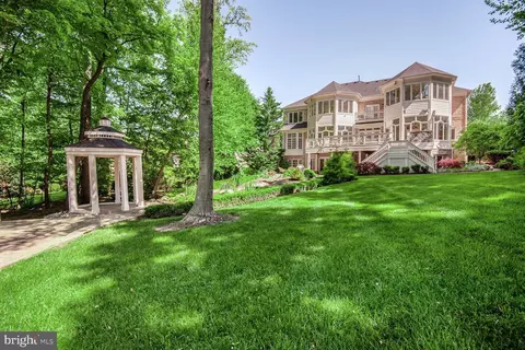 Exterior - 7845 Montvale Way, Mclean, VA 22102 photo 10 of 11