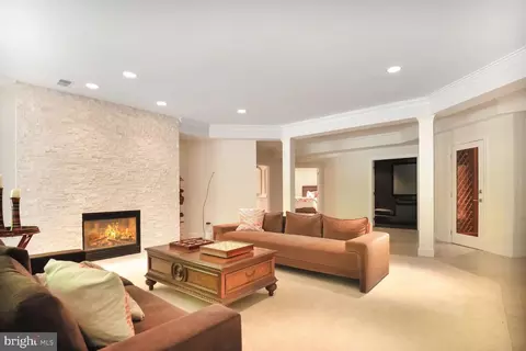 Living - 7845 Montvale Way, Mclean, VA 22102 photo 8 of 9