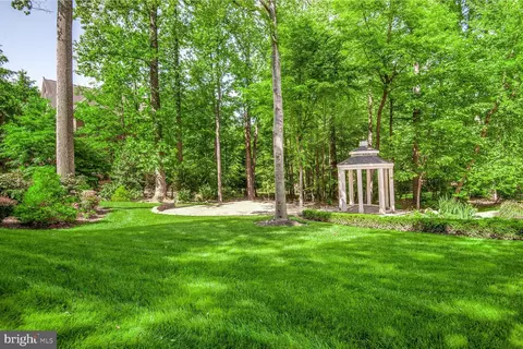 Exterior - 7845 Montvale Way, Mclean, VA 22102 photo 8 of 11