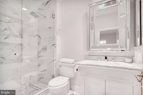 Bath - 7845 Montvale Way, Mclean, VA 22102 photo 8 of 10