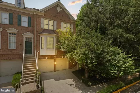 2744 Pembsly Dr, Vienna, VA 22181