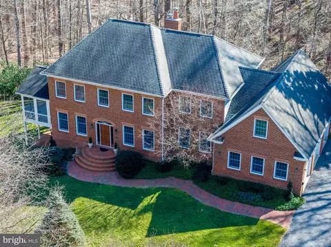 7517 Lees Farm Rd, Clifton, VA 20124
