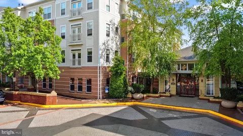 9480 Virginia Center Blvd #239, Vienna, VA 22181