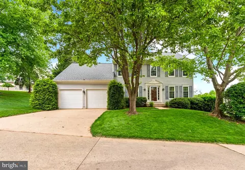 1276 Mason Mill Ct, Herndon, VA 20170