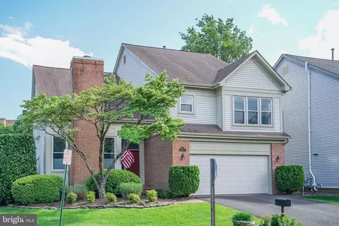 7501 Silver Maple Ln, Falls Church, VA 22042