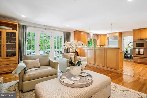 1586 Forest Villa Ln, Mclean, VA 22101 photo 11