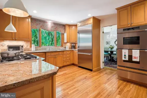 1586 Forest Villa Ln, Mclean, VA 22101 photo 7