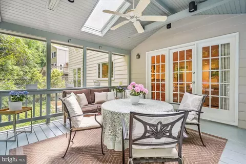 1586 Forest Villa Ln, Mclean, VA 22101 photo 13