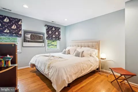 1586 Forest Villa Ln, Mclean, VA 22101 photo 27