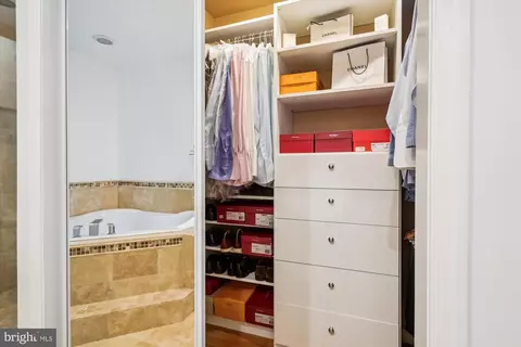 1586 Forest Villa Ln, Mclean, VA 22101 photo 20