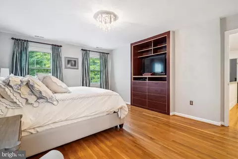 1586 Forest Villa Ln, Mclean, VA 22101 photo 19