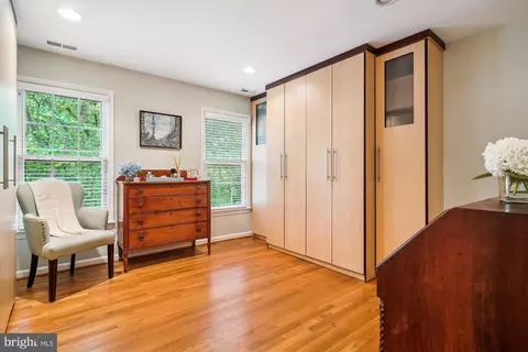 1586 Forest Villa Ln, Mclean, VA 22101 photo 23