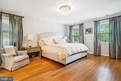 1586 Forest Villa Ln, Mclean, VA 22101 photo 18