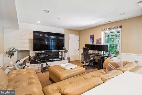 1586 Forest Villa Ln, Mclean, VA 22101 photo 31
