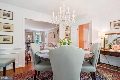 1586 Forest Villa Ln, Mclean, VA 22101 photo 5