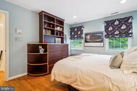 1586 Forest Villa Ln, Mclean, VA 22101 photo 28