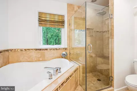 1586 Forest Villa Ln, Mclean, VA 22101 photo 22