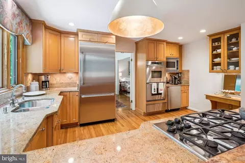 1586 Forest Villa Ln, Mclean, VA 22101 photo 8