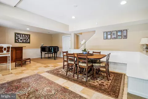 1586 Forest Villa Ln, Mclean, VA 22101 photo 33