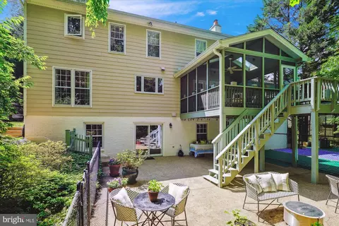 1586 Forest Villa Ln, Mclean, VA 22101 photo 35