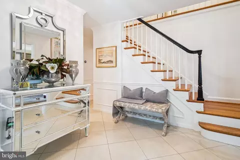 1586 Forest Villa Ln, Mclean, VA 22101 photo 2