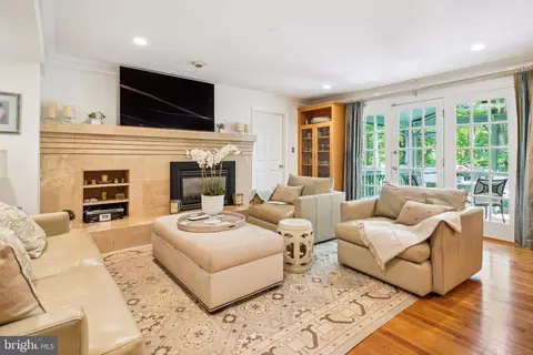 1586 Forest Villa Ln, Mclean, VA 22101 photo 10