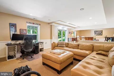 1586 Forest Villa Ln, Mclean, VA 22101 photo 30