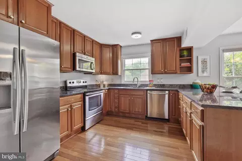 8341 Garfield Ct, Springfield, VA 22152 photo 7