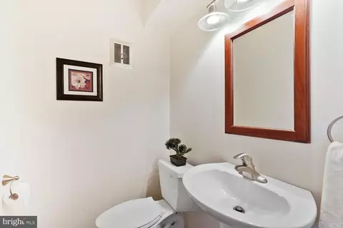 8341 Garfield Ct, Springfield, VA 22152 photo 12