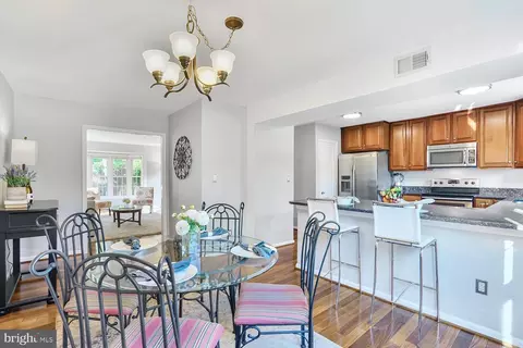 8341 Garfield Ct, Springfield, VA 22152 photo 2