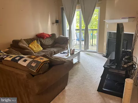 13331 I Connor Dr, Centreville, VA 20120