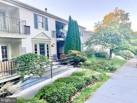 5802 Torington Dr #H, Springfield, VA 22152