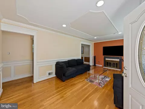 5403 Rolling Rd, Springfield, VA 22151 photo 3
