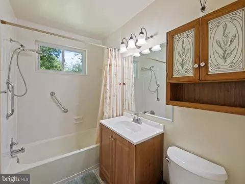 5403 Rolling Rd, Springfield, VA 22151 photo 25