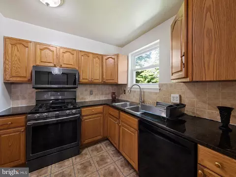 5403 Rolling Rd, Springfield, VA 22151 photo 8