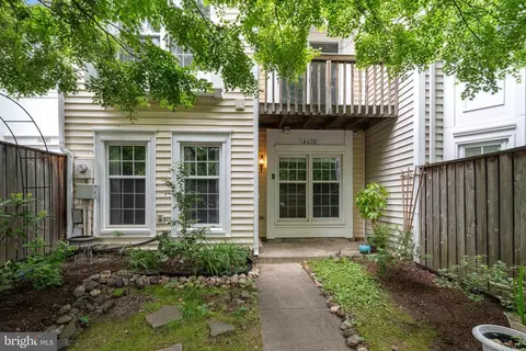 6028 Chestnut Hollow Ct, Centreville, VA 20121