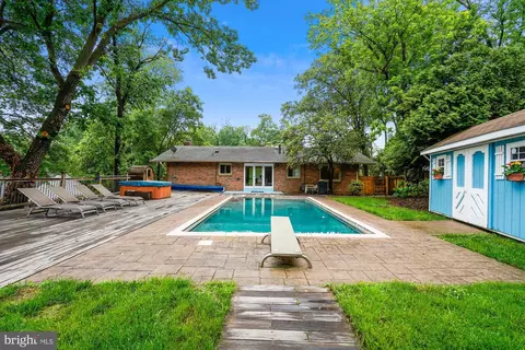 2104 Belle View Blvd, Alexandria, VA 22307