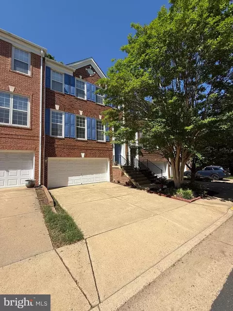 9354 Deer Glen Ct, Fairfax, VA 22031