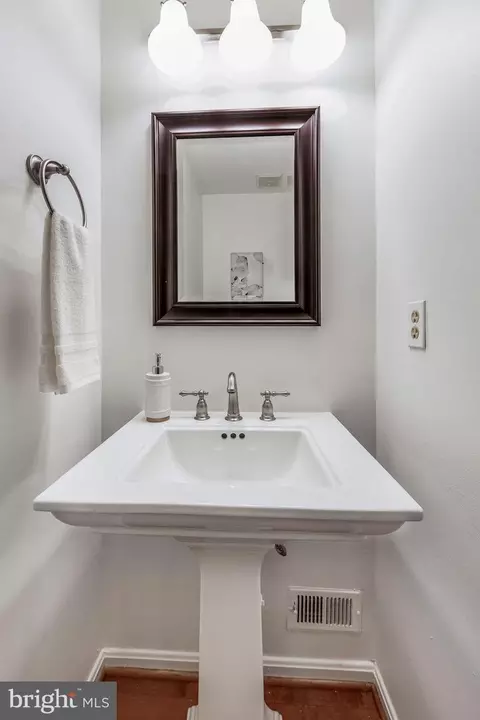 Bath - 2231 Double Eagle Ct, Reston, VA 20191 photo 1 of 3