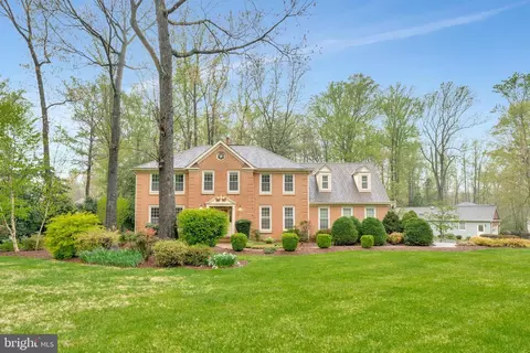 7110 Park Point Ct, Fairfax Station, VA 22039