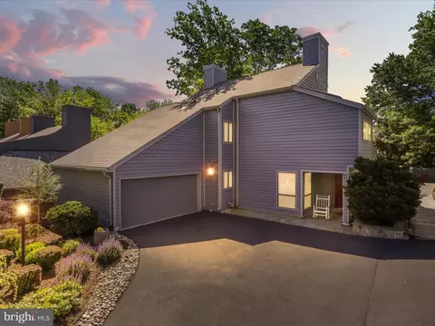 11041 Solaridge Dr, Reston, VA 20191 photo 1